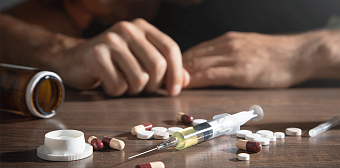 Сотрудники с зависимостями