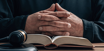 Приостановление исполнения судебного акта